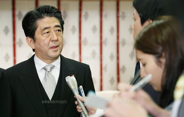 靖国神社の参拝を終えた安倍首相 画像サイズ:2430×1914ピクセル 靖国神社の参拝を終えた安倍首相 画像サイズ:2430×1914ピクセル