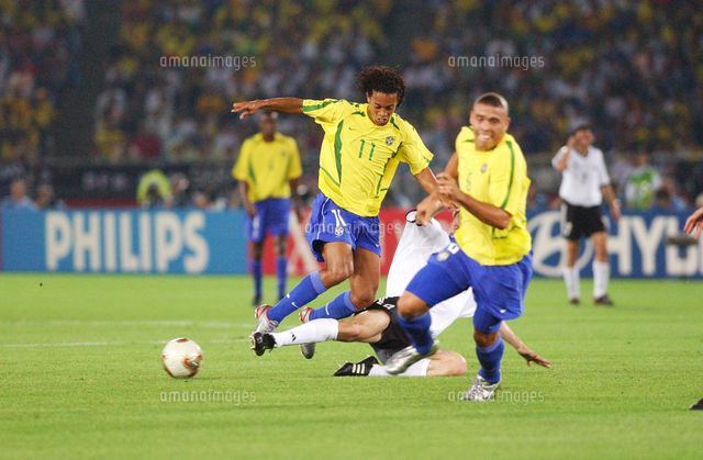 日韓ワールドカップ決勝 ドイツ―ブラジル ロナウジーニョにタックル