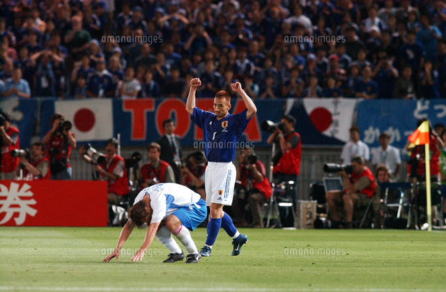 2002ワールドカップ日韓大会＝中田英寿（内側インナー付き） 日韓ワールドカップ 日本―ロシア ガッツポーズで喜ぶ中田英寿 画像