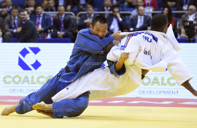 柔道世界選手権 男子66キロ級準決勝 決勝進出を決めた海老沼匡（左