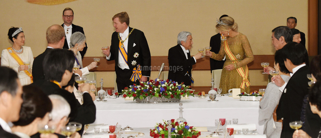 オランダ国王招き、宮中晩さん会 乾杯される天皇、皇后両陛下ら 【要