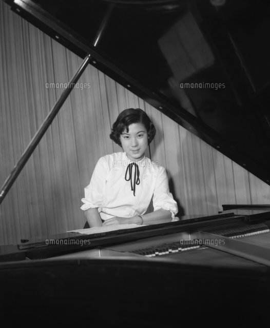 ❤️島倉 千代子さん貴重写真❤️ 島倉千代子さん＝1955（昭和30）年6月7日撮影 画像サイズ
