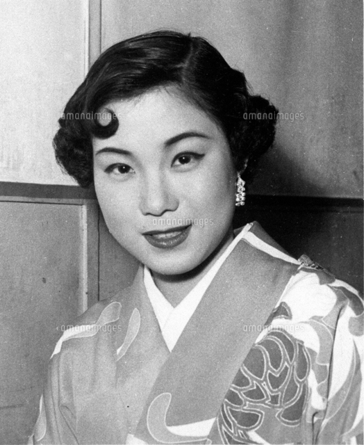 島倉千代子さん（撮影年月日不明） 画像サイズ：1467×1795ピクセル【要