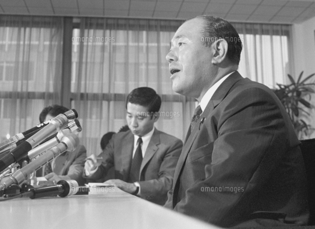 田中角栄：田中氏、自民党総裁選立候補表明＝砂防会館 画像