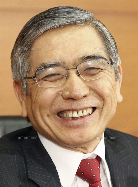 常識を超え巨額 笑顔の日銀総裁 画像サイズ：1372×1863ピクセル【要