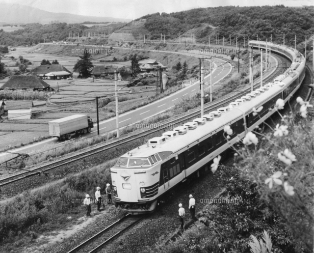 1968年 全線が複線化、電化された東北本線を走る特急「はつかり」【要
