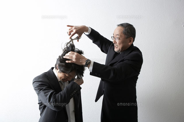 パワハラする男性上司 a の写真素材 イラスト素材 アマナイメージズ