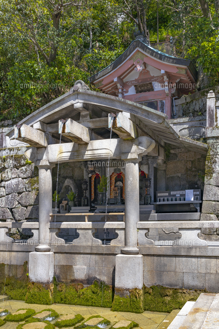 清水寺 音羽の滝 の写真素材 イラスト素材 アマナイメージズ