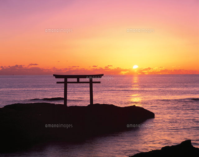 日の出 大洗海岸日の出 1月[25041021308]の写真・イラスト素材｜アマナイメージズ