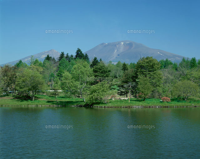 塩沢湖と浅間山 軽井沢 の写真素材 イラスト素材 アマナイメージズ