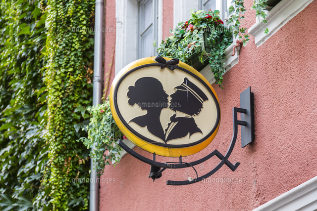 カフェ クネーゼルの看板 の写真素材 イラスト素材 アマナイメージズ