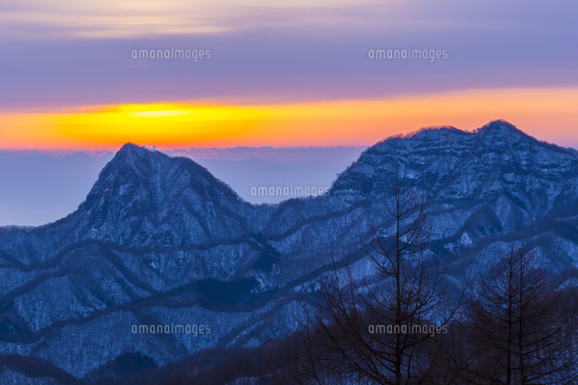 二度上峠から望む角落山と剣の峰[25041035099]の写真・イラスト素材