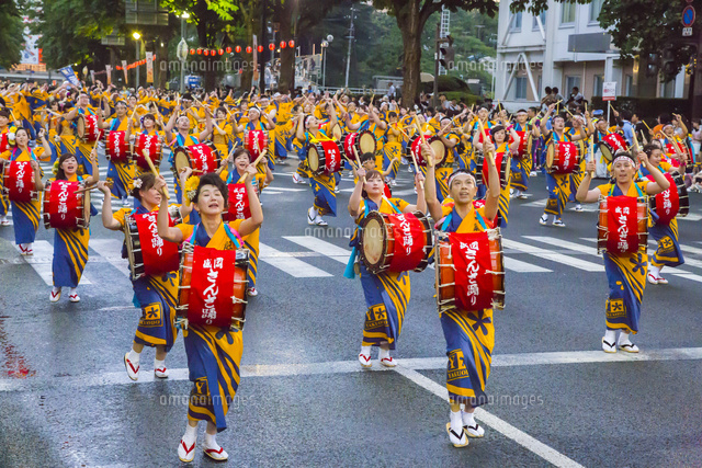 盛岡さんさ踊り の写真素材 イラスト素材 アマナイメージズ 盛岡さんさ踊り の写真素材 イラスト素材 アマナイメージズ