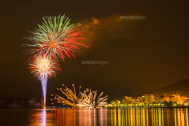洞爺湖の花火 の写真素材 イラスト素材 アマナイメージズ