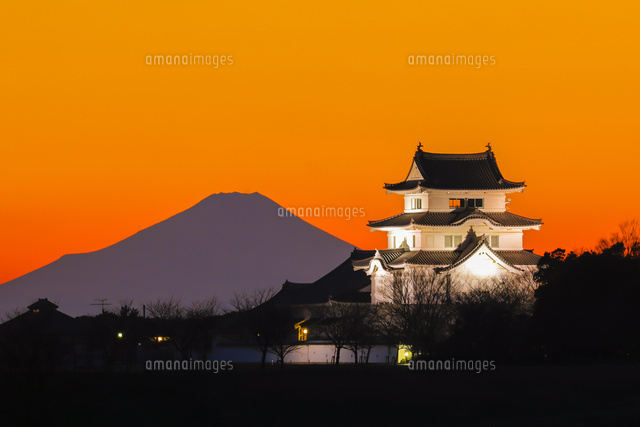 関宿城と富士山の夜景 の写真素材 イラスト素材 アマナイメージズ 関宿城と富士山の夜景 の写真素材 イラスト素材 アマナイメージズ