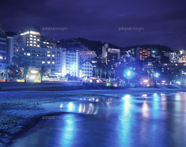 井原智義油絵[熱海夜景]SMサイズ 熱海サンビーチ夜景[25053008371]の写真・イラスト素材｜アマナイメージズ
