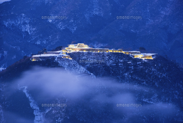 冬の竹田城夜景 の写真素材 イラスト素材 アマナイメージズ