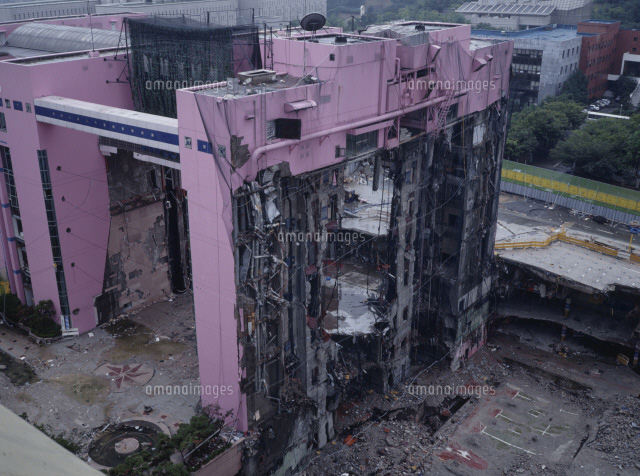 崩れた三豊デパート 25101006534 の写真素材 イラスト素材 アマナイメージズ