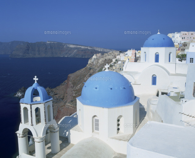 青い屋根の教会 の写真素材 イラスト素材 アマナイメージズ