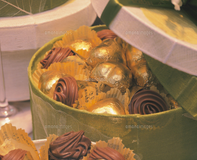 ノイハウスの高級チョコレート の写真素材 イラスト素材 アマナイメージズ