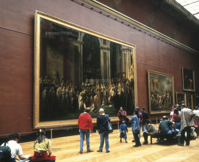 名画鑑賞の人々 ルーブル美術館 の写真素材 イラスト素材 アマナイメージズ