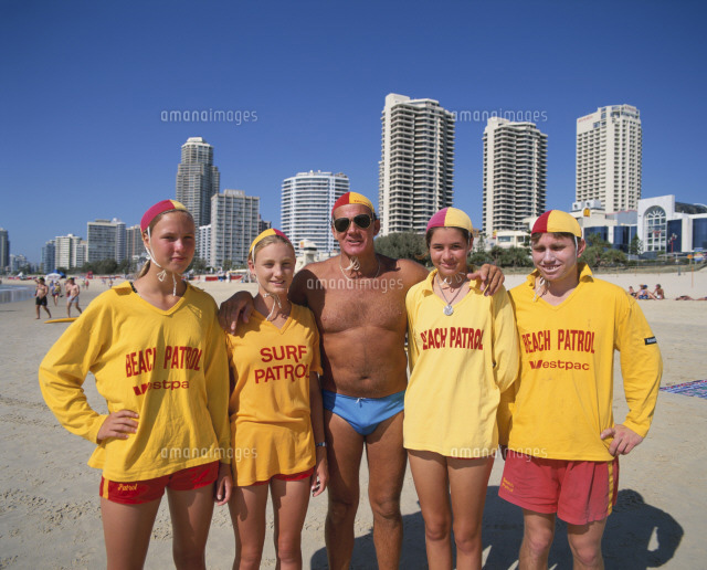 ビーチパトロールの人々[25158014147]の写真・イラスト素材｜アマナ 