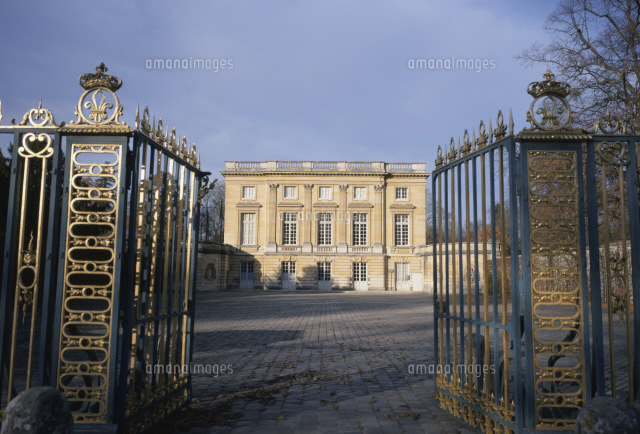 プチ トリアノン正面 ベルサイユ宮殿 の写真素材 イラスト素材 アマナイメージズ