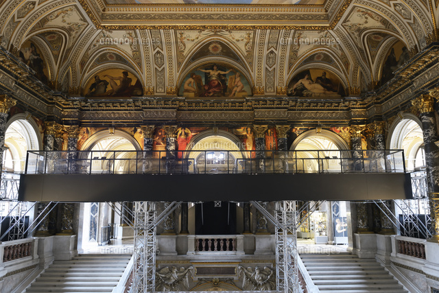 ウィーン美術史美術館中央階段ホール上方 クリムト壁画[25205008272]の
