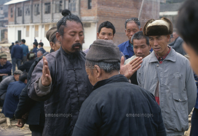 市場での気功治療 の写真素材 イラスト素材 アマナイメージズ