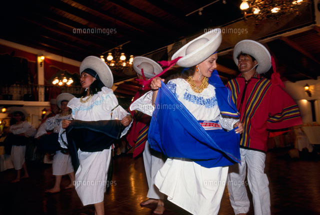 エクアドルの民族ダンス の写真素材 イラスト素材 アマナイメージズ