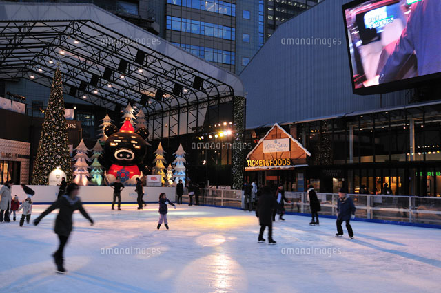 赤坂サカスのスケートリンク の写真素材 イラスト素材 アマナイメージズ