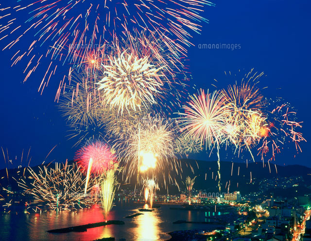 伊東按針祭 海の花火大会 の写真素材 イラスト素材 アマナイメージズ