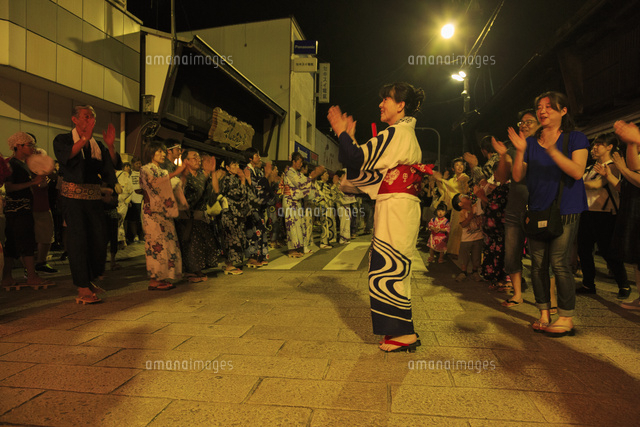 郡上踊り の写真素材 イラスト素材 アマナイメージズ