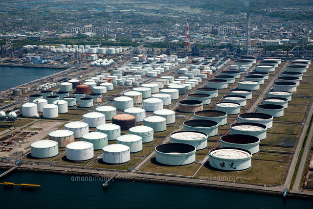 出光石油化学千葉工場のタンク群 京葉工業地帯 姉崎海岸 の写真素材 イラスト素材 アマナイメージズ