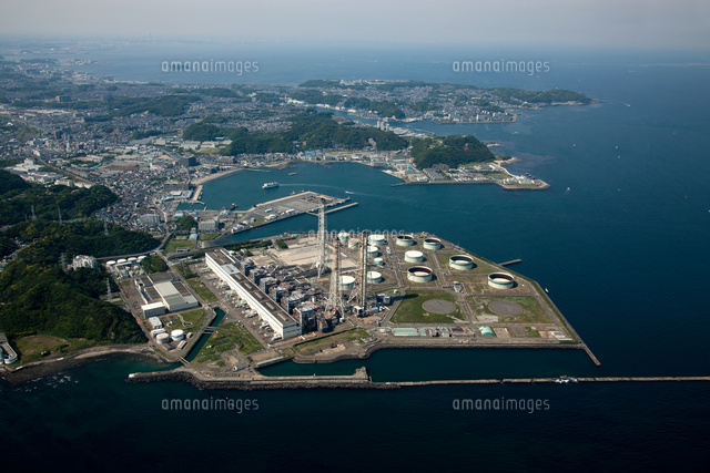 東京電力横須賀火力発電所と久里浜港 の写真素材 イラスト素材 アマナイメージズ