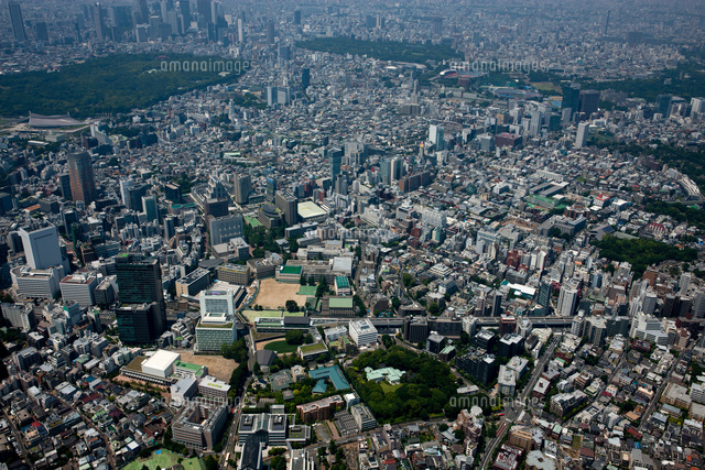 渋谷区東周辺より南青山 表参道 神宮前方面 空撮 の写真素材 イラスト素材 アマナイメージズ