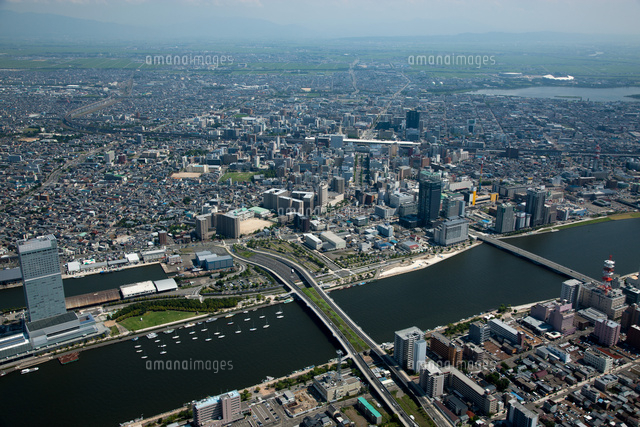 柳都大橋と萬代橋 信濃川 より新潟駅方面 の写真素材 イラスト素材 アマナイメージズ