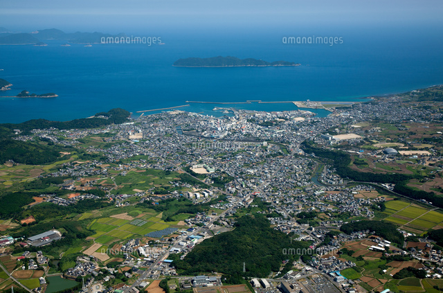 福江島 五島市街地より福江港と蠑螺島 五島列島 25397012221 の写真素材 イラスト素材 アマナイメージズ