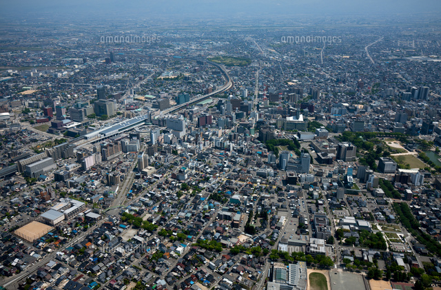 富山駅と富山市街地 の写真素材 イラスト素材 アマナイメージズ