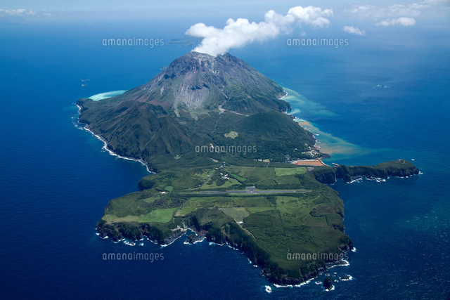 硫黄島(薩摩硫黄島)と硫黄岳[25397013966]の写真・イラスト素材