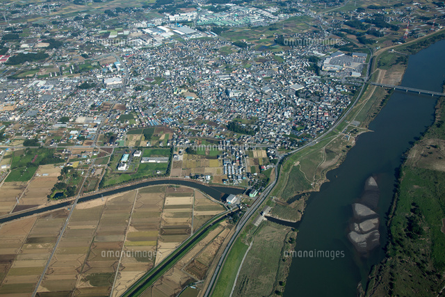 利根川と宮戸川水門と猿島郡境町の街並み[25397014113]の写真