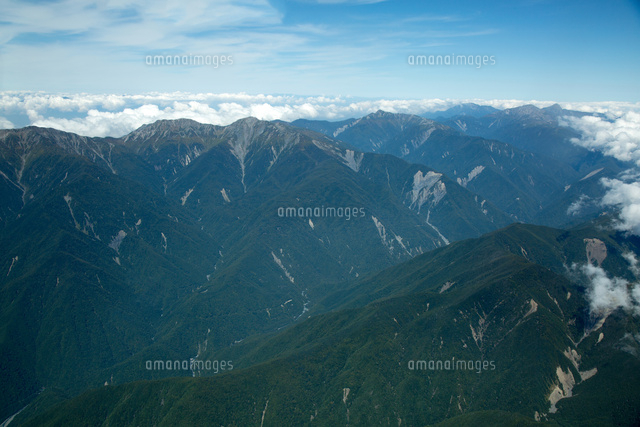 青笹山周辺より明石山脈 南アルプス の山並み の写真素材 イラスト素材 アマナイメージズ