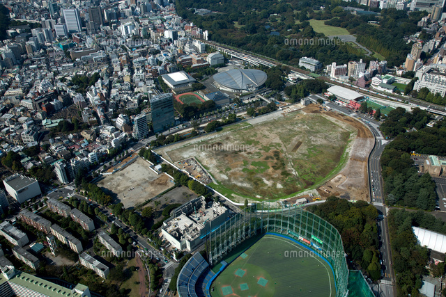 国立競技場建て替え現場 更地状態 周辺 の写真素材 イラスト素材 アマナイメージズ