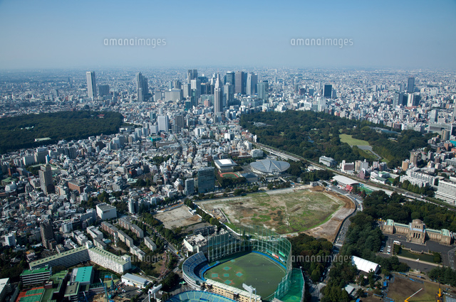 国立競技場建て替え現場 更地状態 周辺より新宿方面 の写真素材 イラスト素材 アマナイメージズ