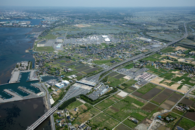 東京湾アクアライン連絡道 木更津金田ic より三井アウトレット パーク木更津周辺の施設群 の写真素材 イラスト素材 アマナイメージズ