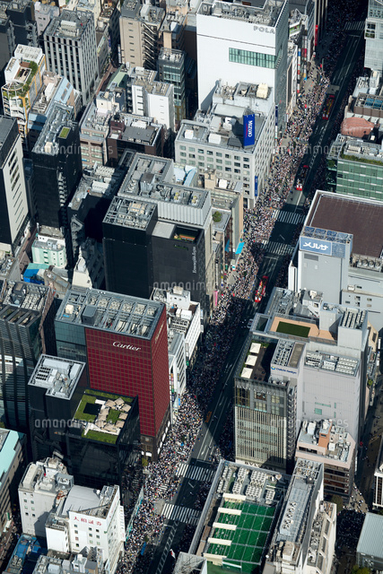 16年度オリンピックメダリストパレード 銀座通り の写真素材 イラスト素材 アマナイメージズ