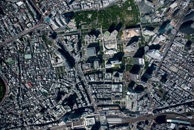 新宿西口高層ビル群と新宿駅周辺 俯瞰写真 の写真素材 イラスト素材 アマナイメージズ