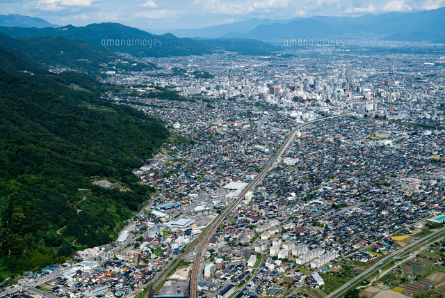 安茂里駅周辺より長野駅と長野市街地方面 の写真素材 イラスト素材 アマナイメージズ