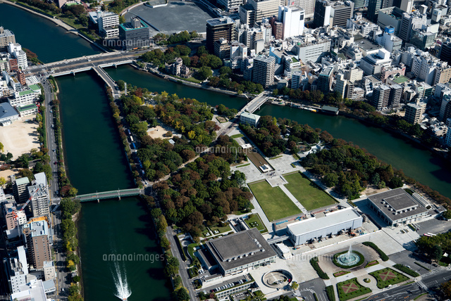 広島平和記念資料館と平和記念公園 原爆ドーム周辺 の写真素材 イラスト素材 アマナイメージズ