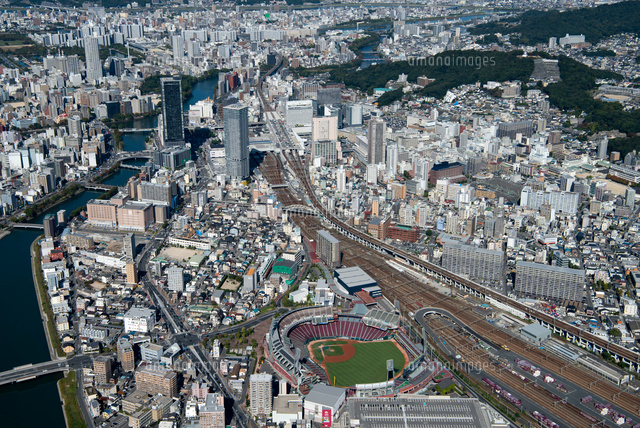 Mazda Zoom Zoomスタジアム広島より広島駅周辺 の写真素材 イラスト素材 アマナイメージズ